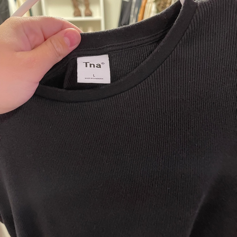 TNA Ribbed Cropped Tee - Picture 3 of 4